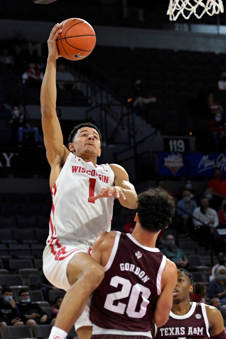 Wisconsin&#39;s Johnny Davis shoots over Texas A&amp;M&#39;s Andre Gordon on Monday.