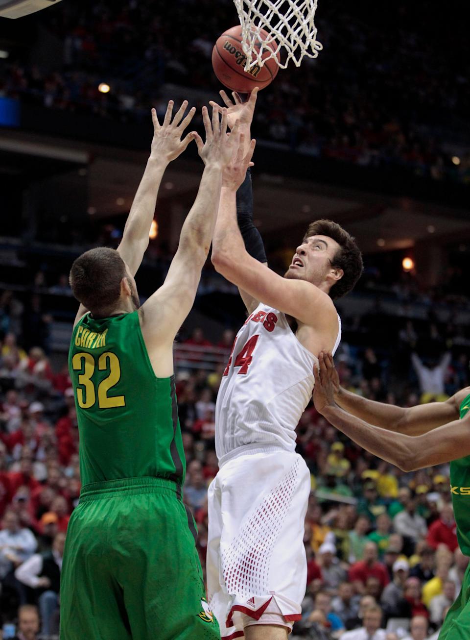 Wisconsin Badgers forward Frank Kaminsky drives for a basket against Oregon Ducks forward Ben Carter during Wisconsin&#39;s 85-77 win in a second-round win en route to a Final Four appearance in 2014. Wisconsin returns to Milwaukee in 2022 to open the NCAA Tournament.