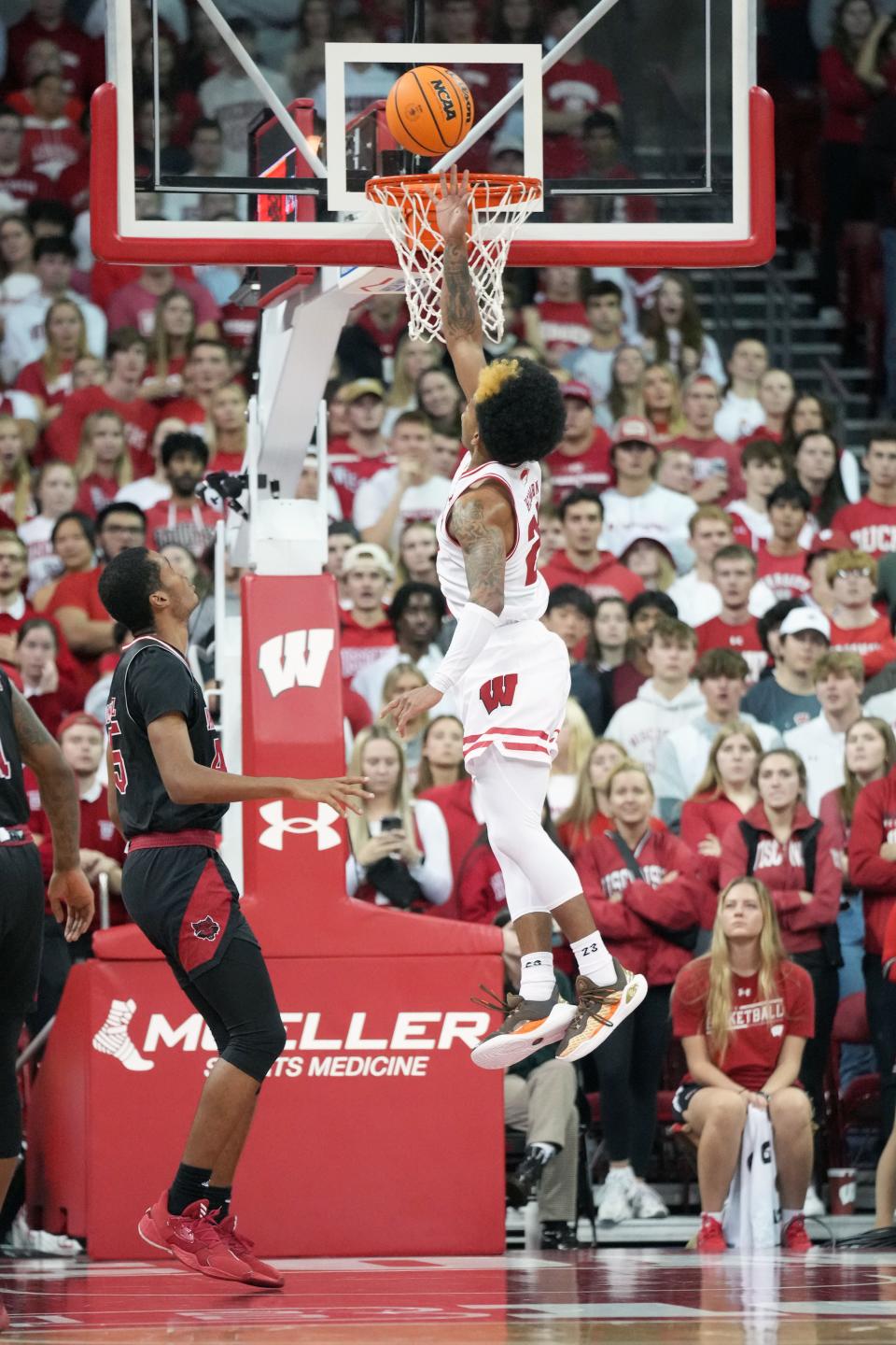 Chucky Hepburn led the Badgers with 20 points on Monday against Arkansas State at the Kohl Center.